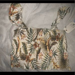 Brand new never before worn Billabong top